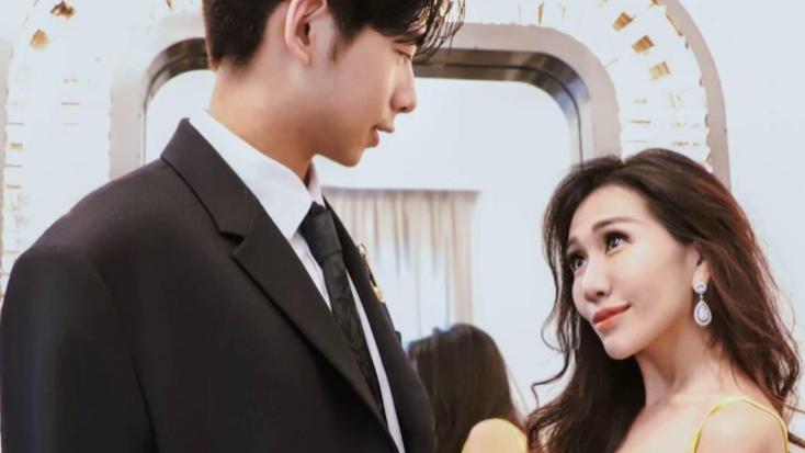 何超盈减肥成功，露大长腿性感迷人，小8岁老公看着都害羞了