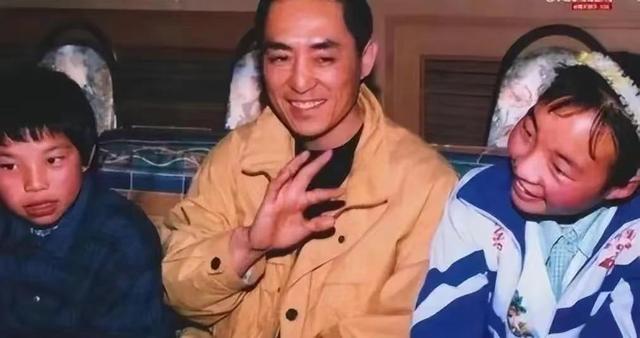 从农村喂猪女,到被张艺谋劝退的“最丑谋女郎”,22年后她咋样了