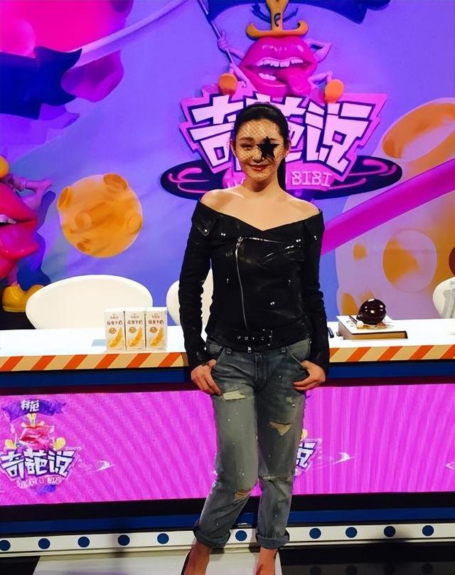 张兰直播间对大S经纪人撂狠话,透露了大S不来内地的根本原因?