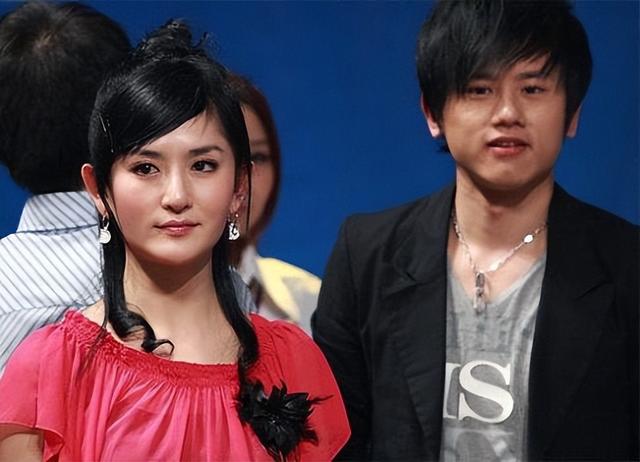 三个女儿轮流住院,张杰马来西亚突发病症,谢娜接连发文好可怜!