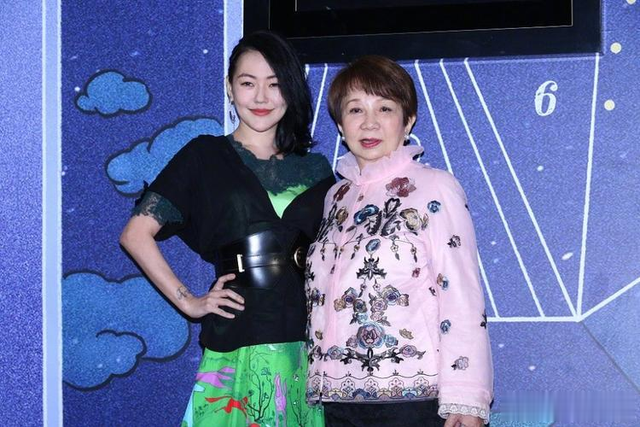 大S与具俊晔灵堂牵手亮相,婆媳不和也要站一排?网友:求剧透!