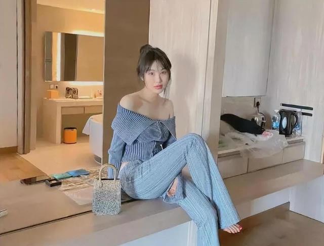 李菲儿这身材绝了!难怪曾被黄晓明收割!蝴蝶背柯基臀饱满上围