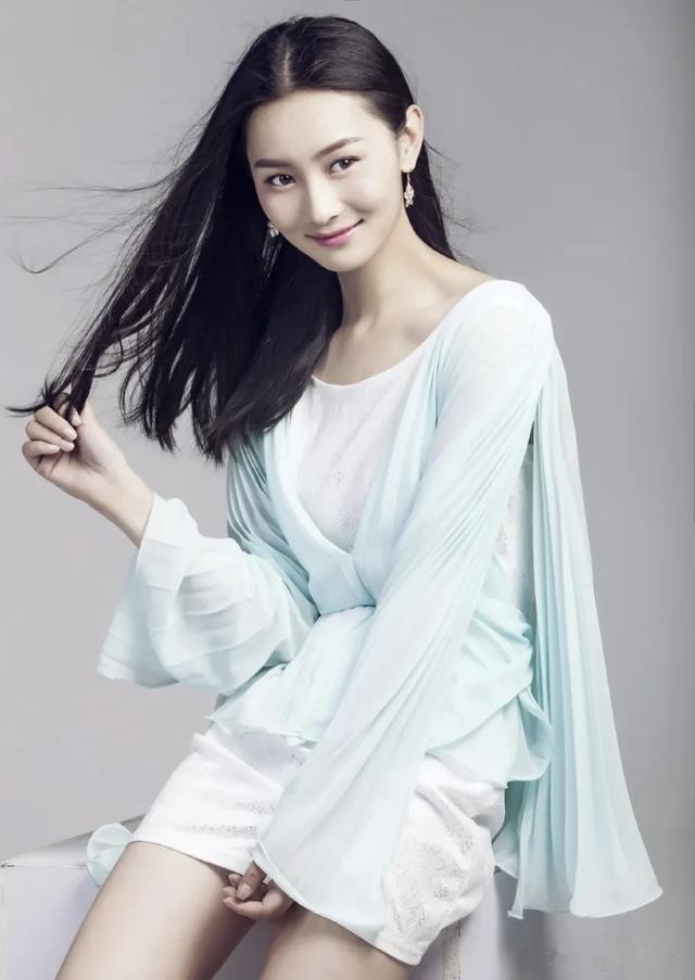 张维娜——美的耀眼,恬静的模样温婉动人！