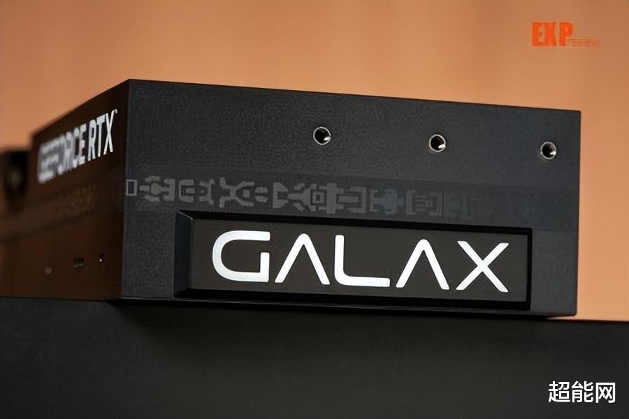 影驰GeForce RTX 5080魔刃评测:尺寸不过分,散热不含糊