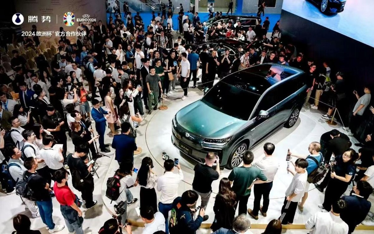盘点2024广州车展比亚迪展台最“火”的3款车，有钱你会选哪台？
