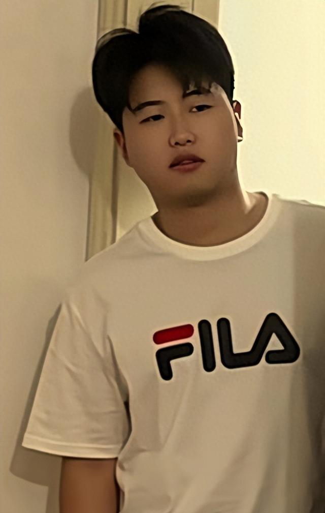 孙海洋|孙卓发胖原因找到了？父亲节孙海洋家开吐槽大会，氛围真叫人羡慕