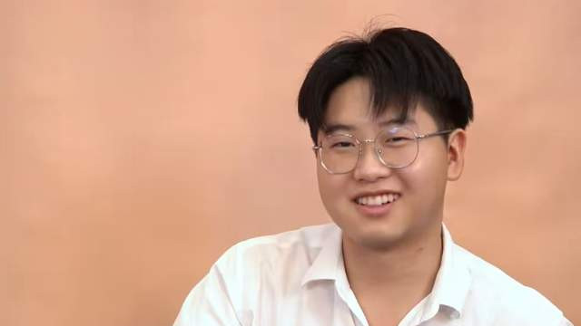 四丫头透露即将出国游，孙卓接受母校采访，弟弟孙辉被夸赞更优秀