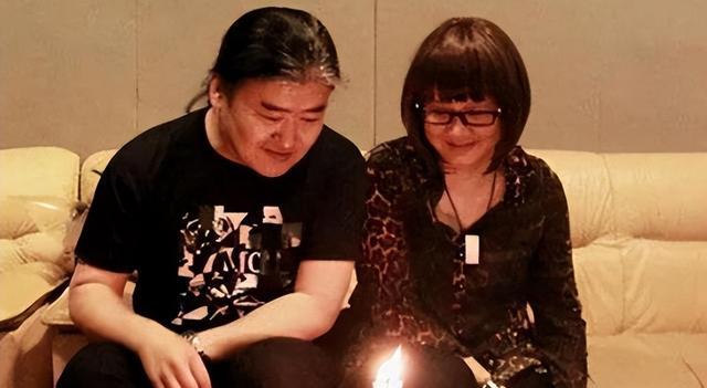 父母离世,女儿未婚,60岁病痛缠身,一代歌星刘欢晚年生活悲凉