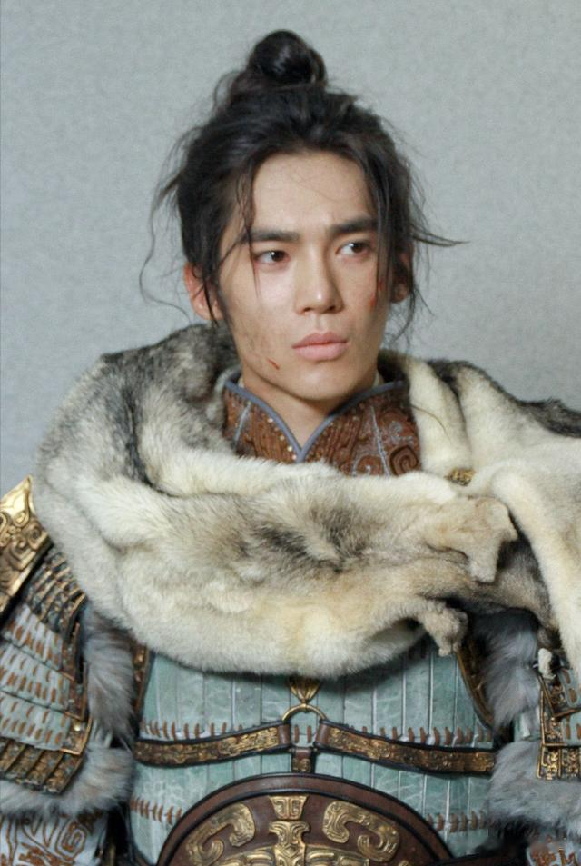 都是长尾小卷发,朱一龙、于适、成毅谁更好看?