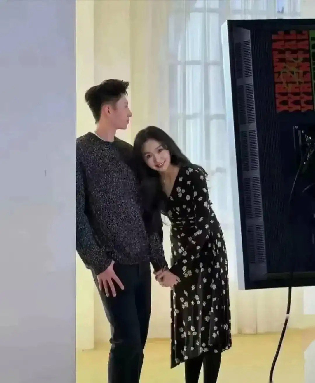 黄景瑜高调官宣恋情!佳偶天成,大家眼中的天生一对