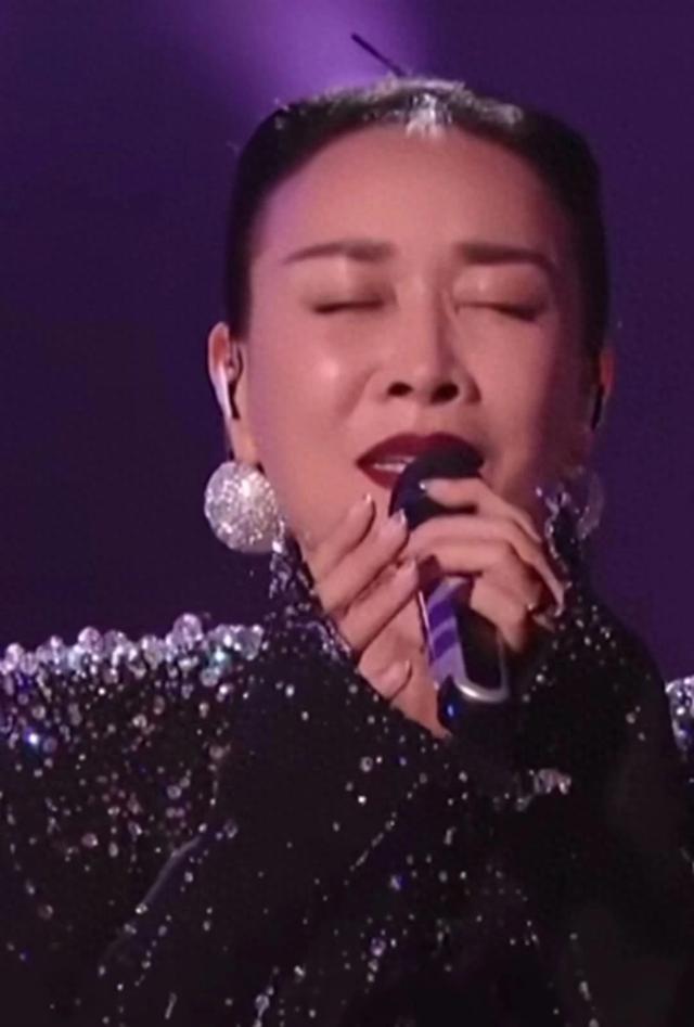 纪敏佳|纪敏佳申请出战我是歌手，遭到群嘲，这是找国家队不是找县大队