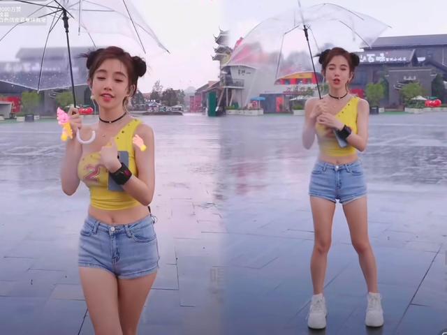 冯提莫直播突遇暴雨,全身湿透展露完美身材,网友:太敬业了吧!