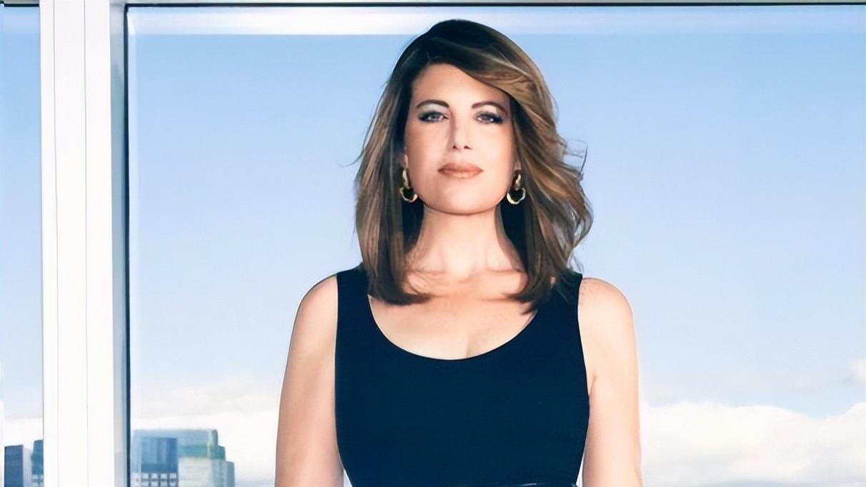 50岁莱温斯基罕见露面，又美又瘦真迷人，活成拉链门丑闻中的赢家