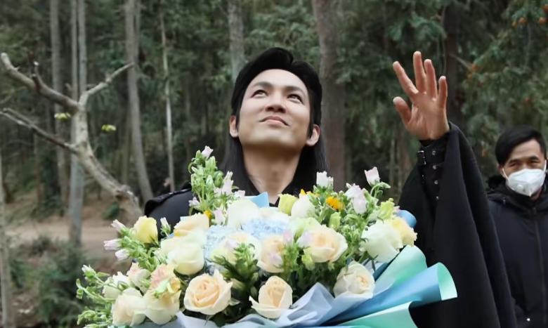 又来了！49岁钟汉良给32岁肖战演“爹”，这让扮嫩演员还咋玩