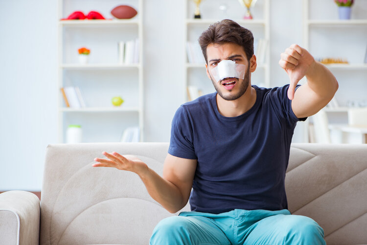 涨知识了：鼻毛老“窜”出来的男人，暗示了啥？鼻毛为什么会变白