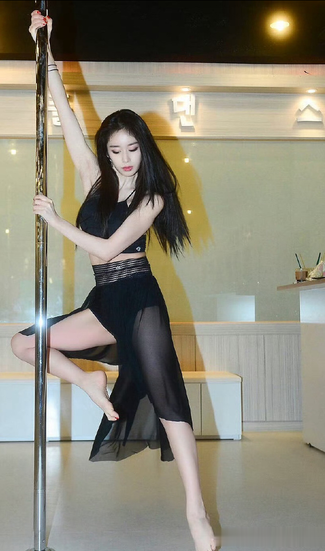 朴智妍黄载均离婚,22年结婚,今年9月男方曝出了夜店猎艳的丑闻