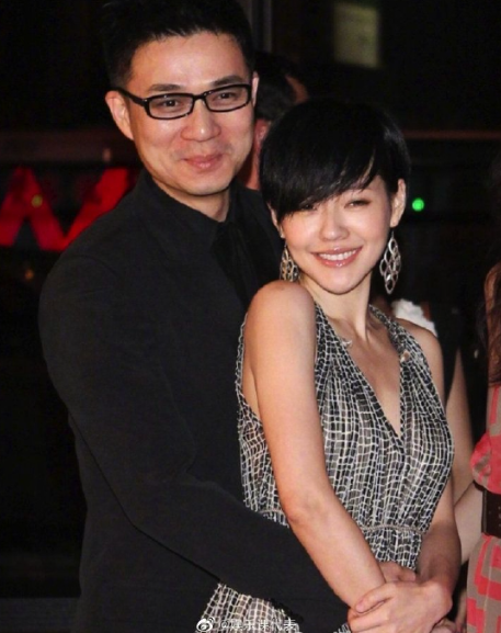 传汪小菲今日返台，许雅钧首发声回应，被曝将替大S打财产官司