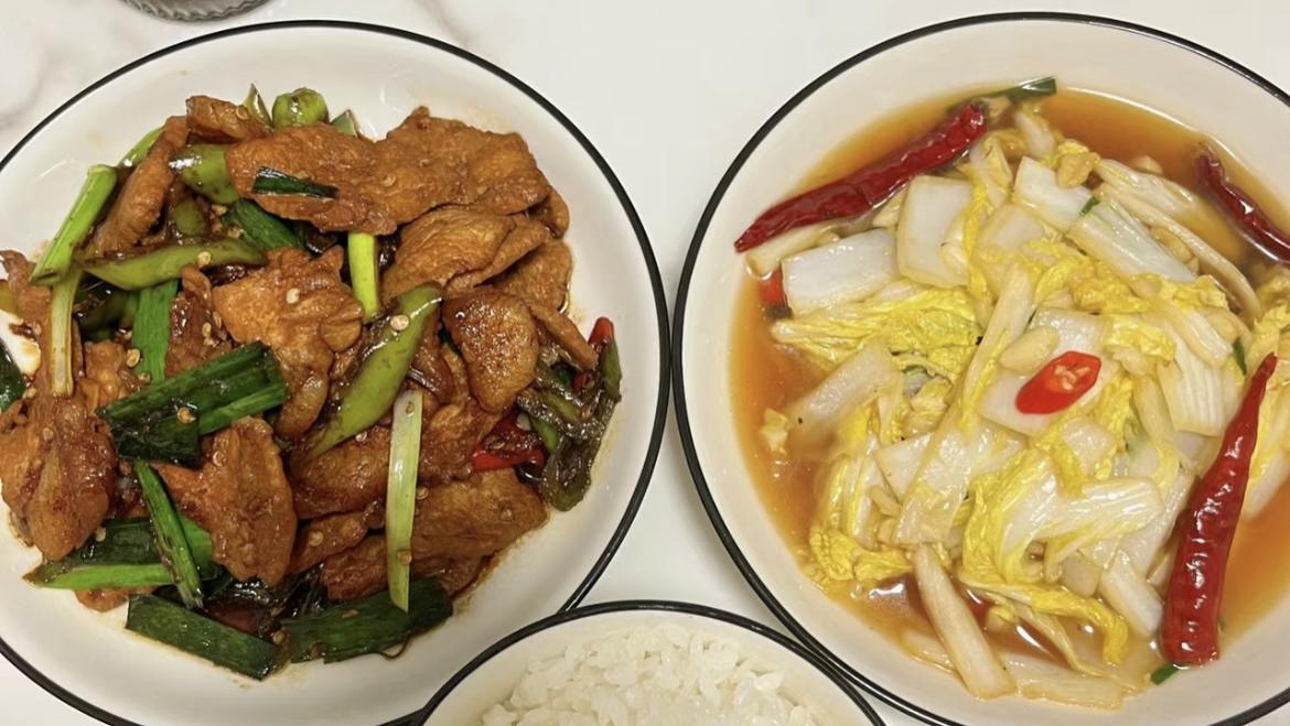 江西小伙，晒一周晚餐走红，一年攒了15万，网友：还不够彩礼钱