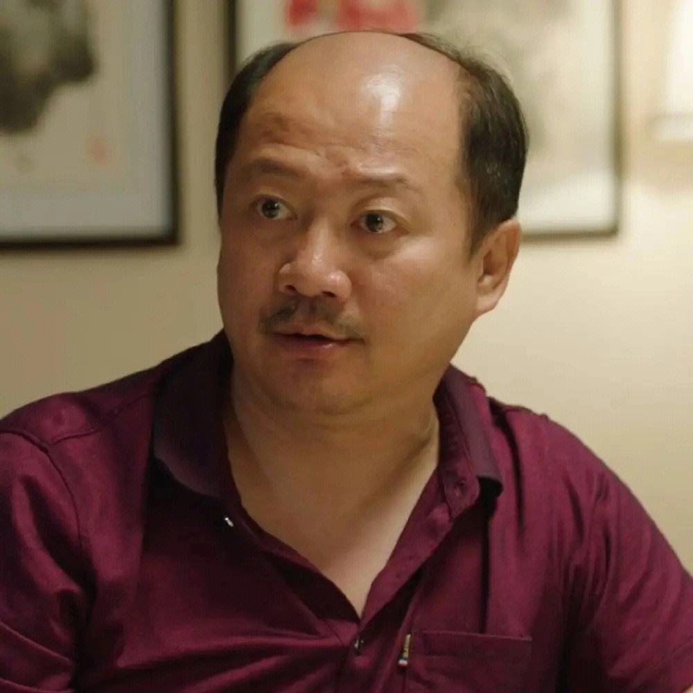 56岁谢广坤三婚生了儿子:28岁小娇妻名校毕业,曾是他资助的大学生!