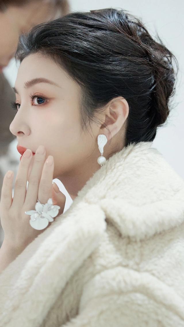 山东卫视春晚李云霄现场造型