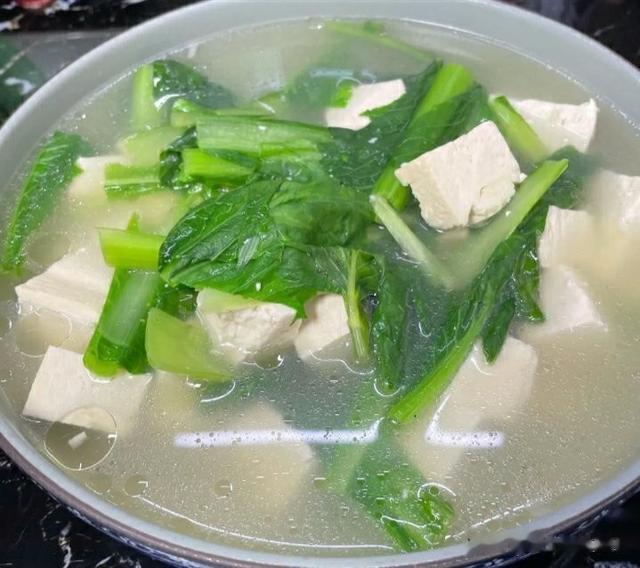 三月不减肥,六月徒伤悲,建议:吃2肉,食2菜,喝2汤,越吃越瘦