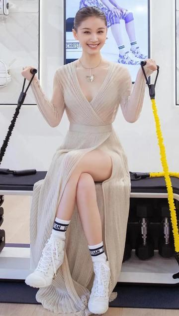 37岁王子文大变样!脸部肿胀扭曲不敢认,网友辣评:医美后遗症