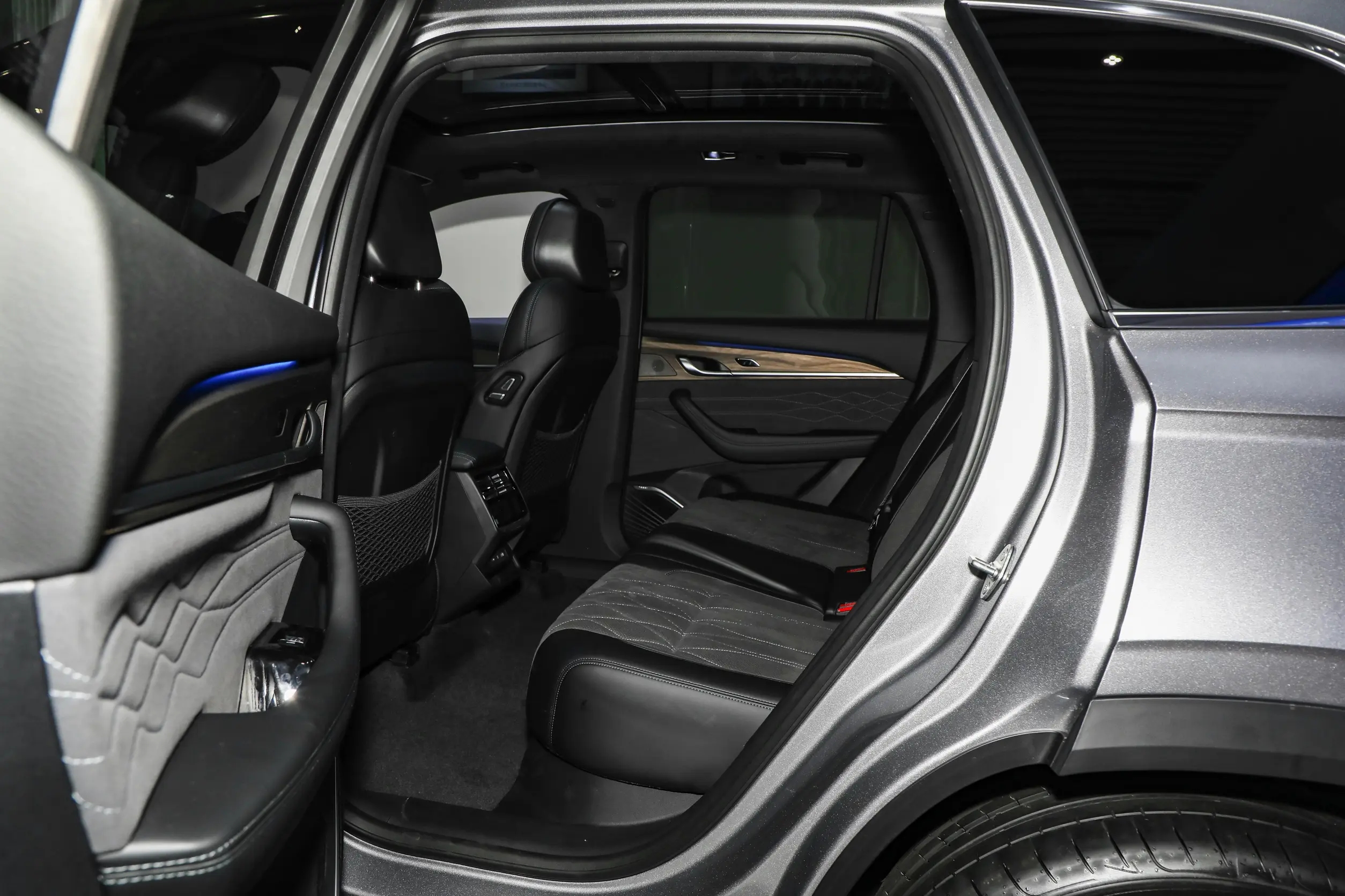 吉利真正的王牌SUV，2.0T+8AT+四驱，空间大又舒适，比CR-V实在
