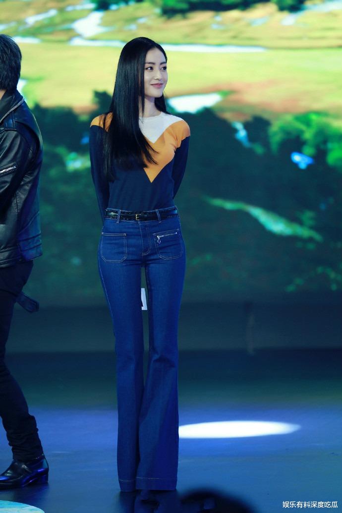 张天爱的“蚂蚁腰”才叫骨感美！一双大长腿刷新了我对性感的认知