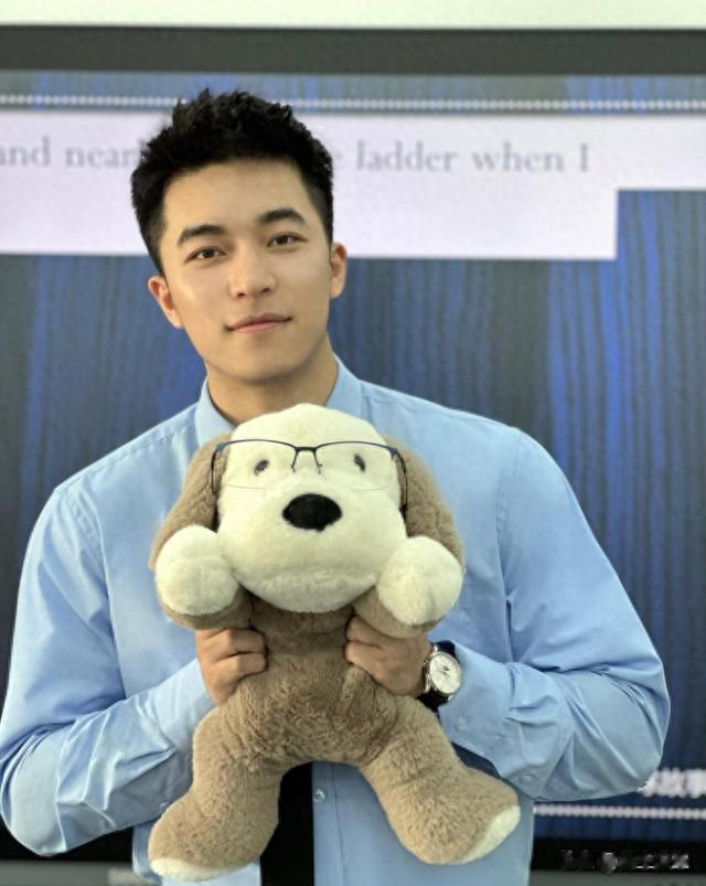 “两边铲光，中间不动”，2024男生潮流发型，剪这3款太帅了