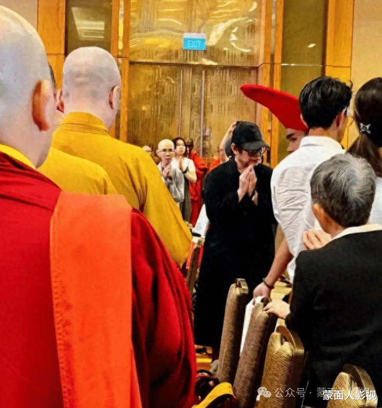 61岁李连杰现身新加坡法会,面容异样脸色暗沉,多年修行仍未见成效