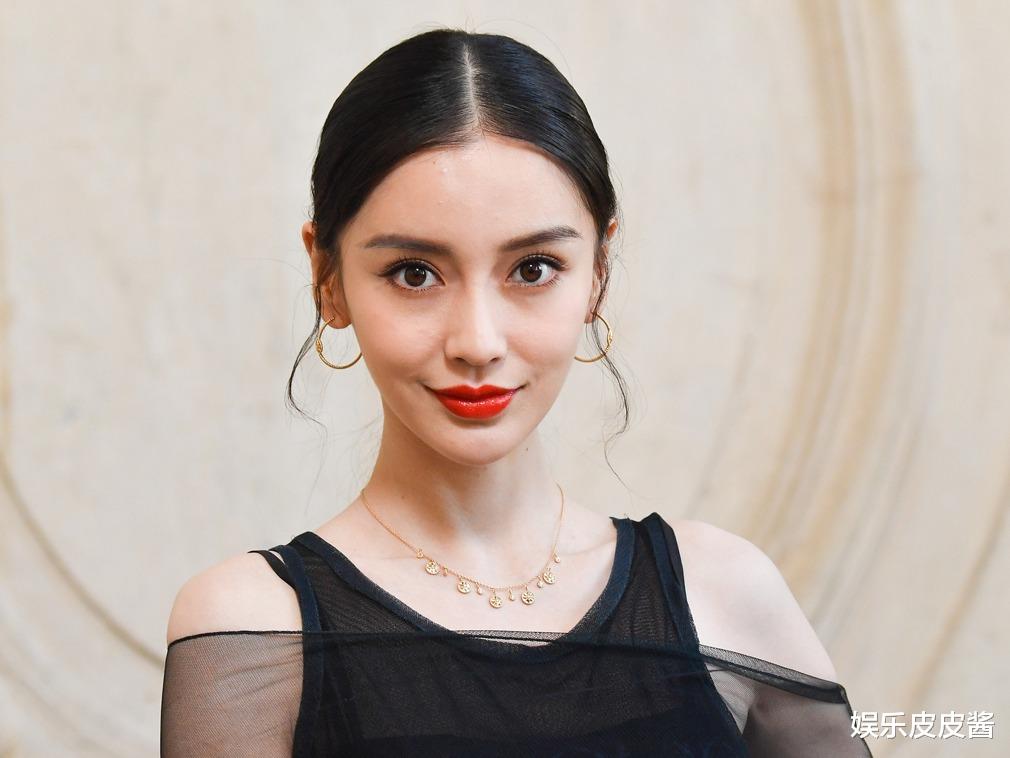 杨颖真没办法了,回香港拍不超过300元的平价品牌,干回老本行了