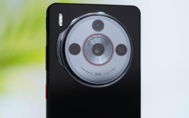 这是怎么了?卫星通信旗舰跌至2499元,Ultra级拍照+5100mAh