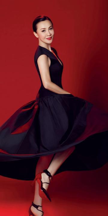 刘嘉玲彻底崩溃!当年被绑架照片全泄露,结婚17年无子真相大白