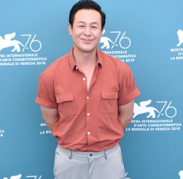 张译华表奖封帝，陈凯歌面部毫无表情，引起网友争议