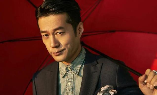 他52岁未婚,有北京户口却为母亲定居青岛,出道20年零绯闻