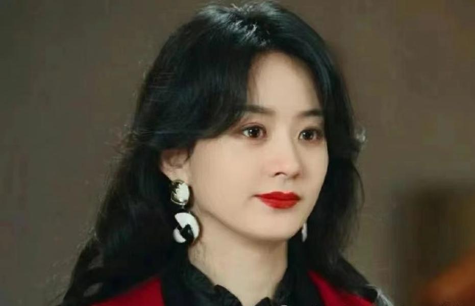 《繁花》同样是红唇大波浪，唐嫣妆容对比赵丽颖，为什么区别很大