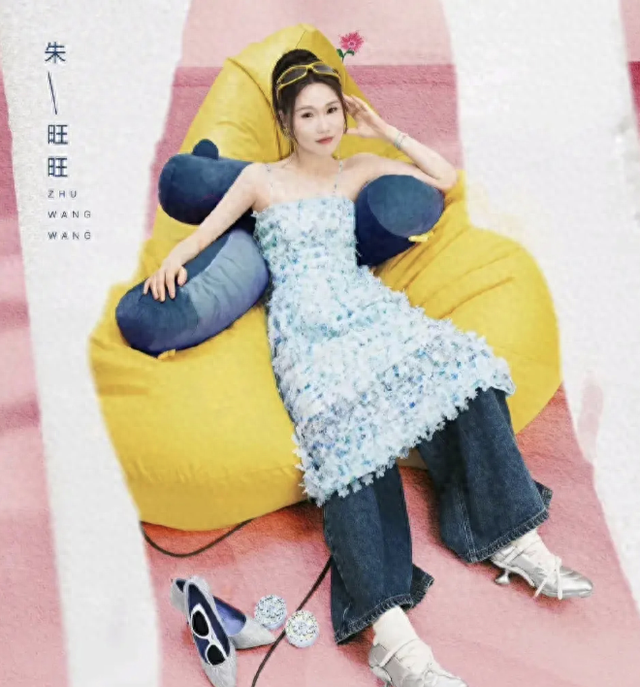 旺旺男友疑似被扒，长相平平被指配不上女方，同为李佳琦旗下员工