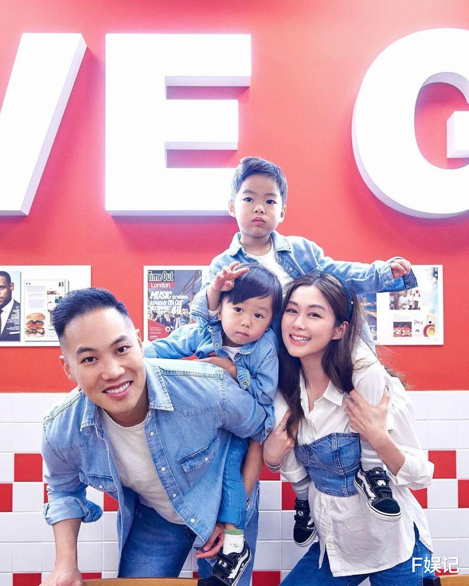 岑丽香亲自布置场地为儿子举办5岁生日派对 一家穿亲子装拍全家福