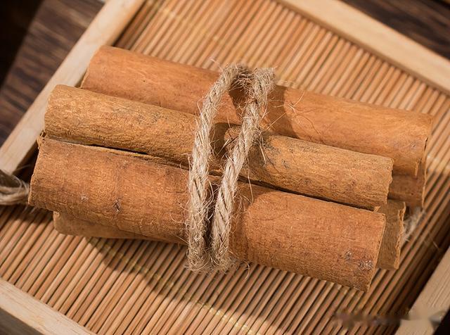 肉桂和桂皮一字之差，但不是去皮的区别，区别很大，不要用错了