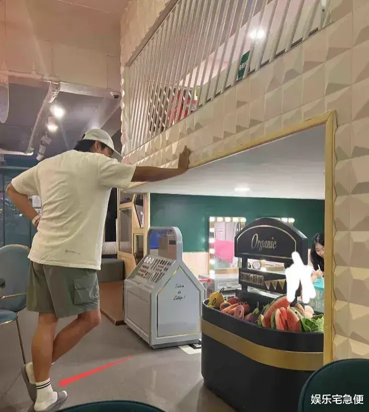 41岁玄彬现身多伦,高人气震惊白人和黑人保镖,高调表白孙艺珍