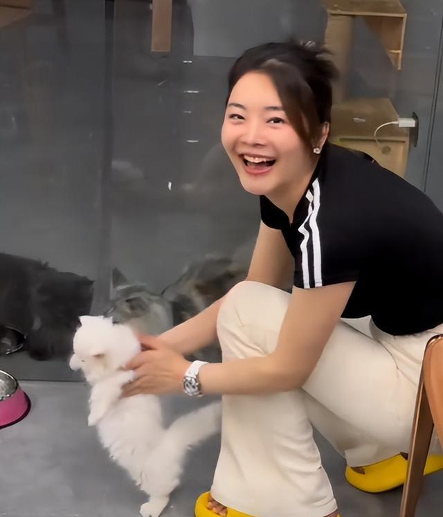 劳斯莱斯女车主身份被扒：资产过亿，知名品牌老板，妥妥的女强人