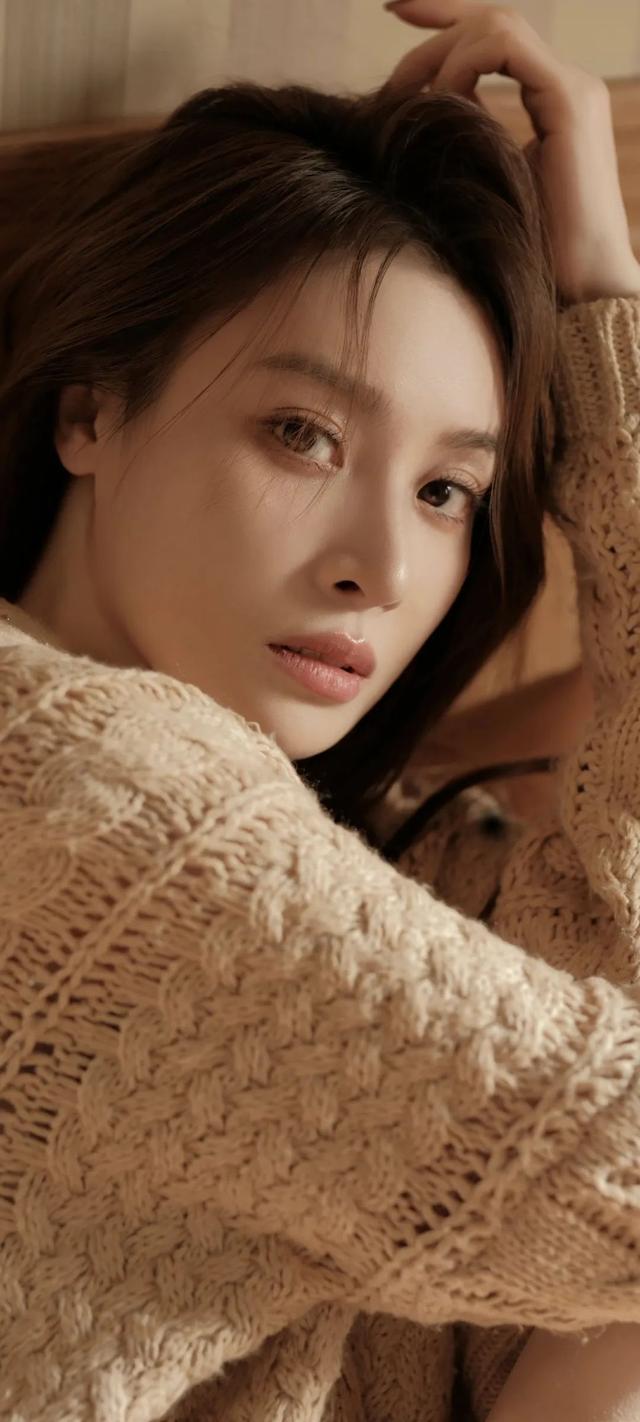 隆妮高启兰最新写真,好美