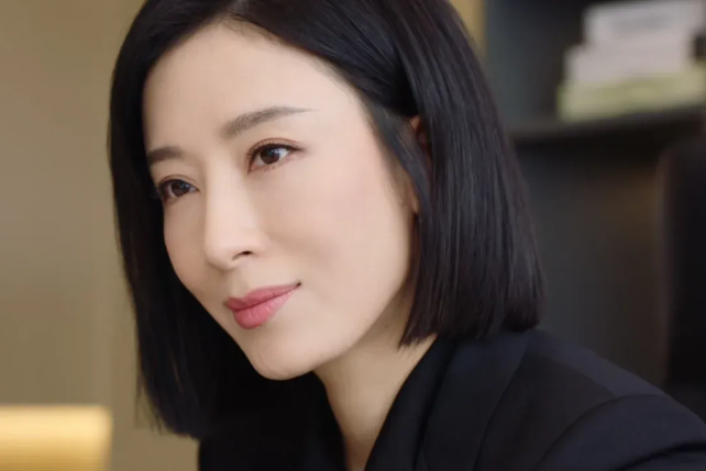 她是TVB第一恶女,退隐8年,一回归就撕爆渣男