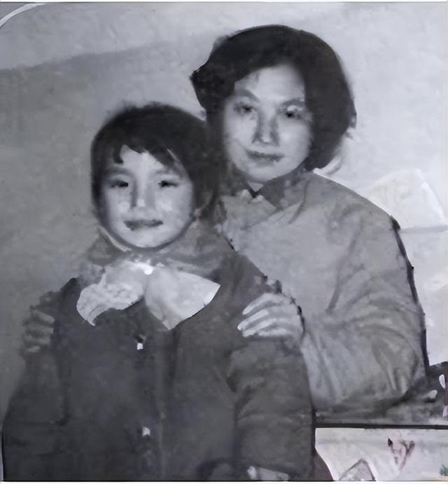 赵薇母亲魏启颖：儿子离婚分走5.2亿，女儿消失荧屏，丈夫也去世