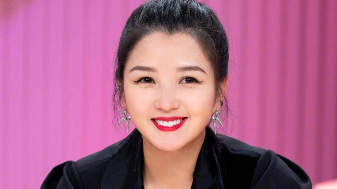 十多年后再看何洁释小龙，一个身价过亿，一个证实郭德纲没说错