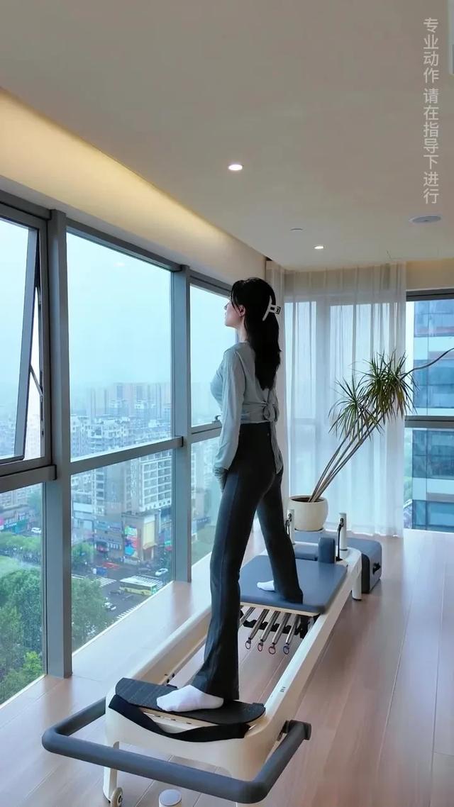 孙杨老婆张豆豆晒健身照,身材匀称气质满分 网友:自律的女生真美