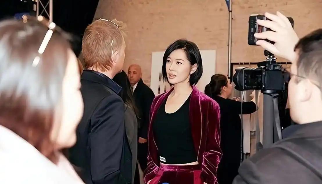 48岁余男公开“认爱”,照片曝光:恭喜,她终于找到最值得爱的人