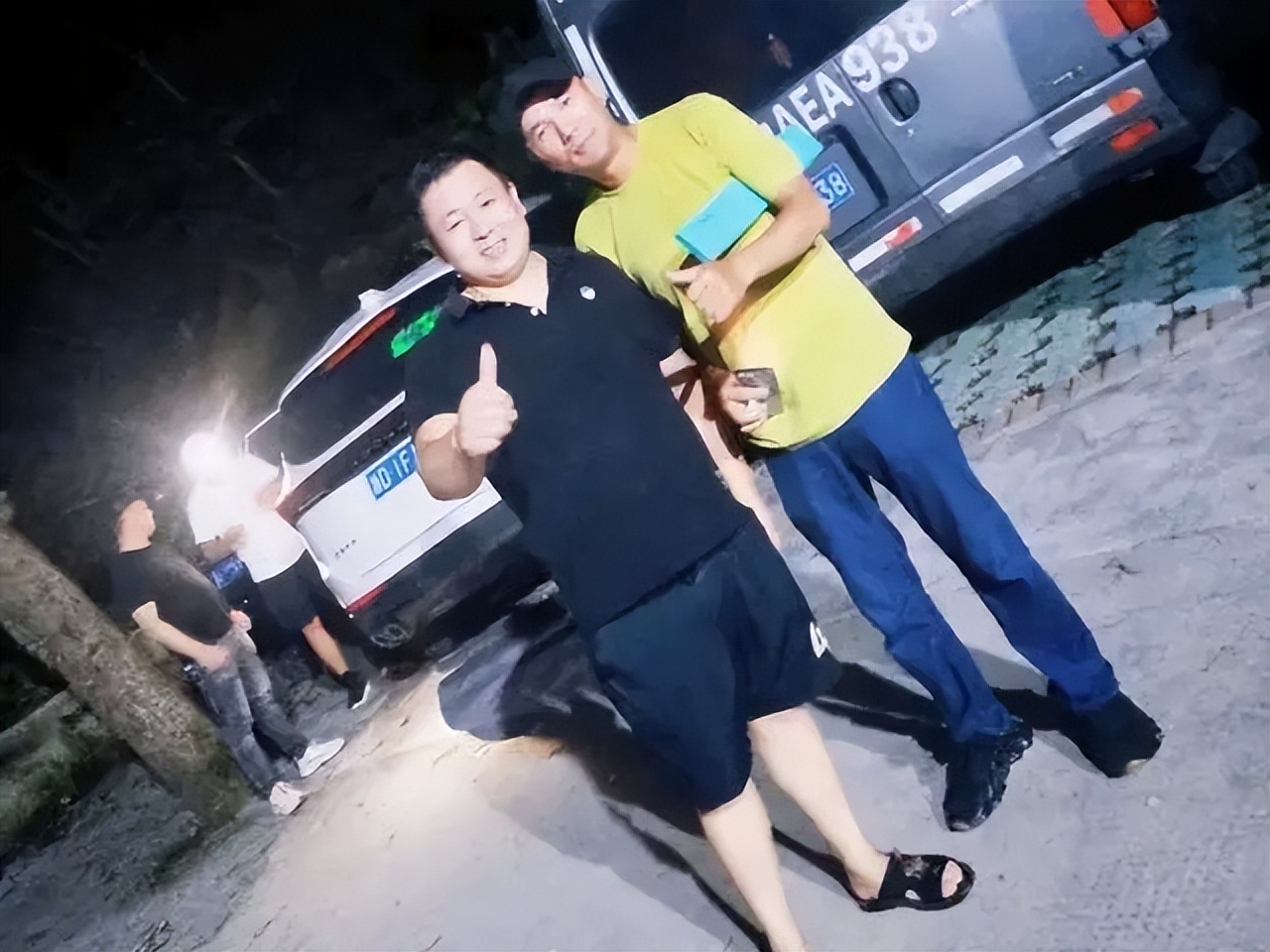 网红直播钓鱼遭殴打，因钓箱落水？邓刚为徒发声，结果如何？