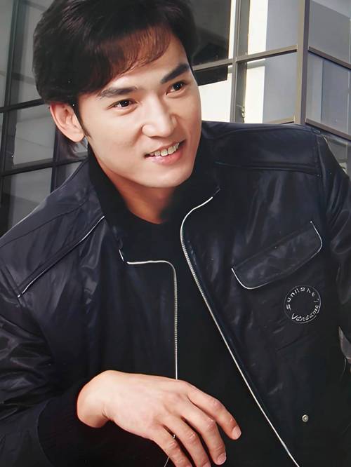 7大“琼瑶美男”今昔颜值对比：岁月如歌，风采各异