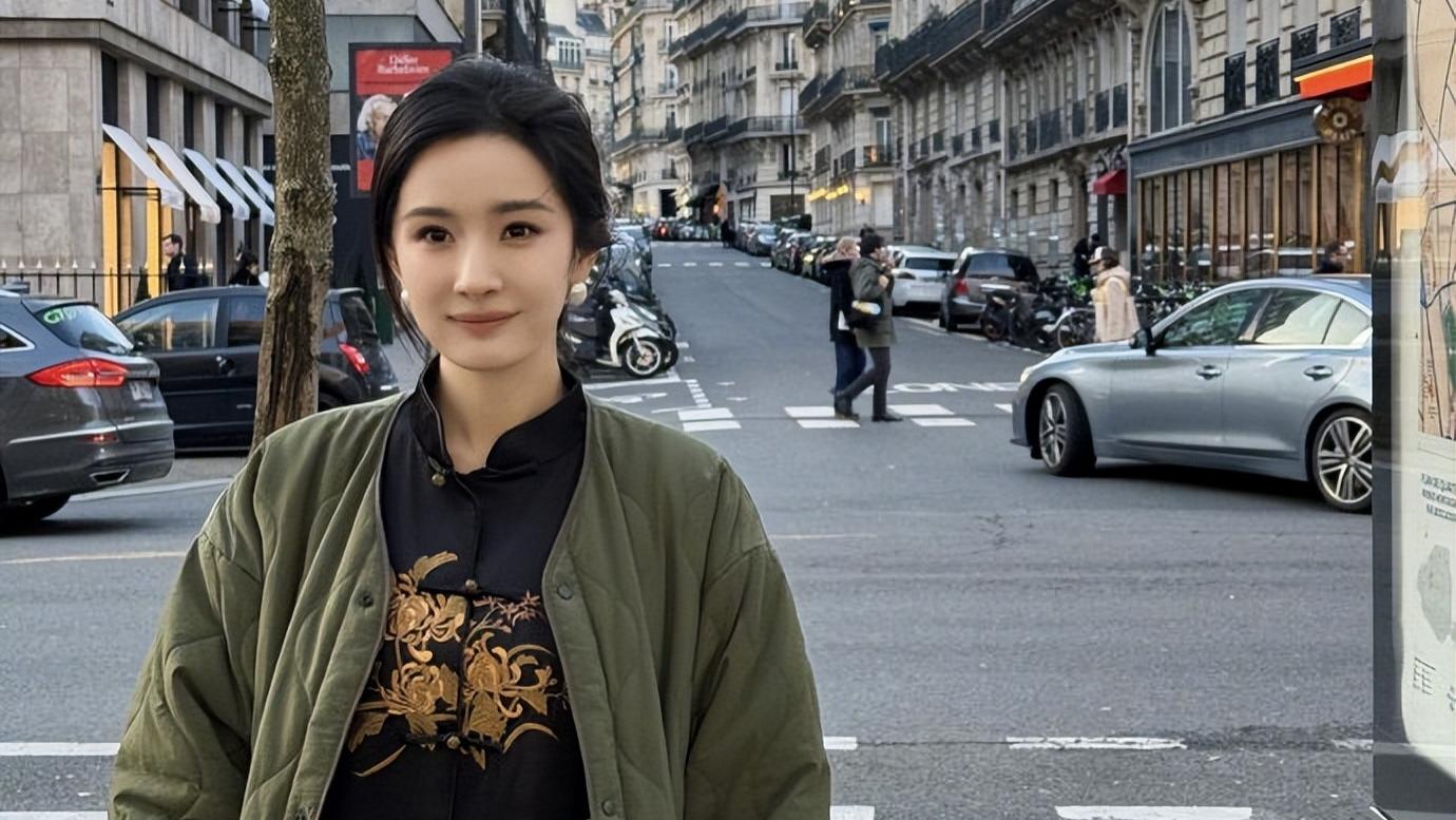 杨幂当北电考官，资质和实力被质疑：至今都在请表演老师